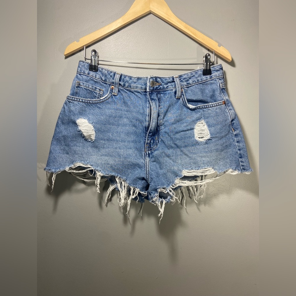 Forever 21 distressed shorts